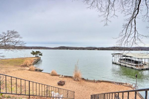 Waterfront Yard and Game Room Linn Creek Getaway!